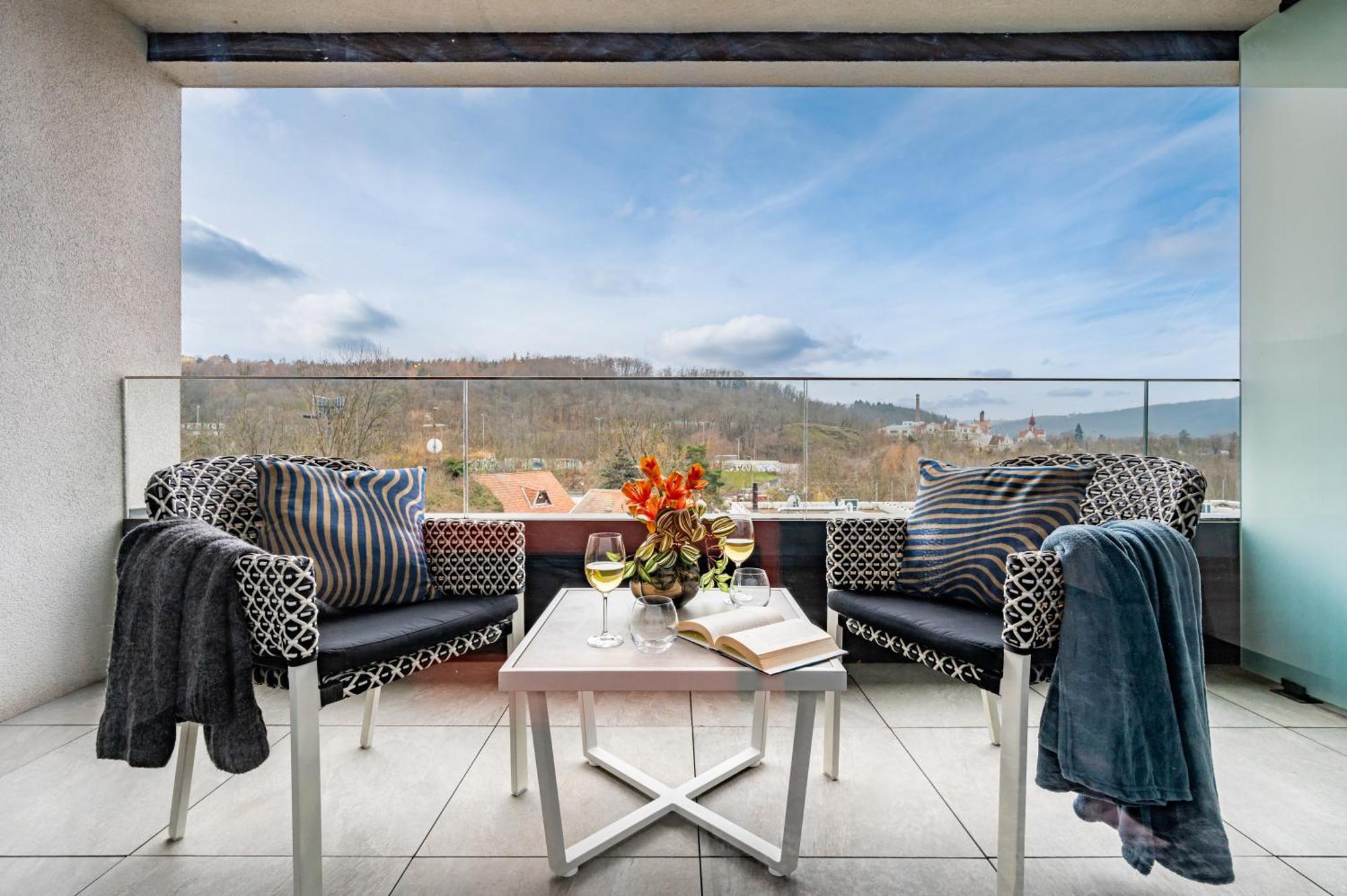 Prague Days - Studio - Terrace - Private Parking Exterior foto